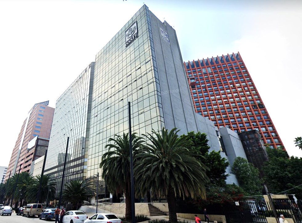 ISSSTE retira médicos por licencias irregulares y cruza bases de datos