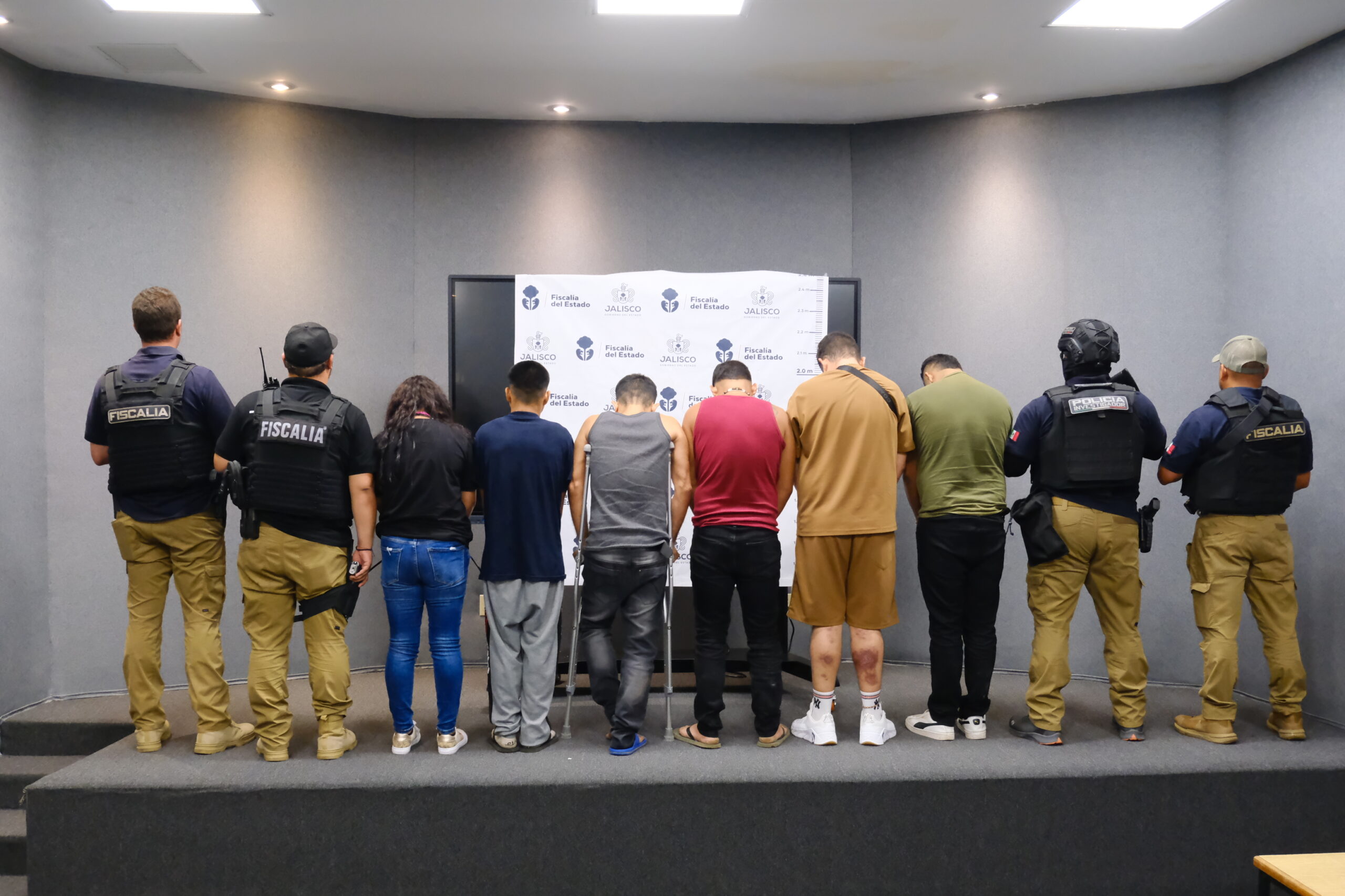 Autoridades irrumpen en inmueble usado por el CJNG y liberan a ocho.