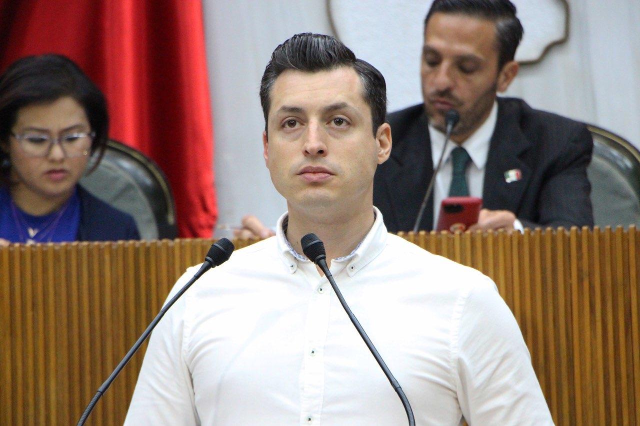 Colosio abre debate sobre crédito internacional para estados en verde.