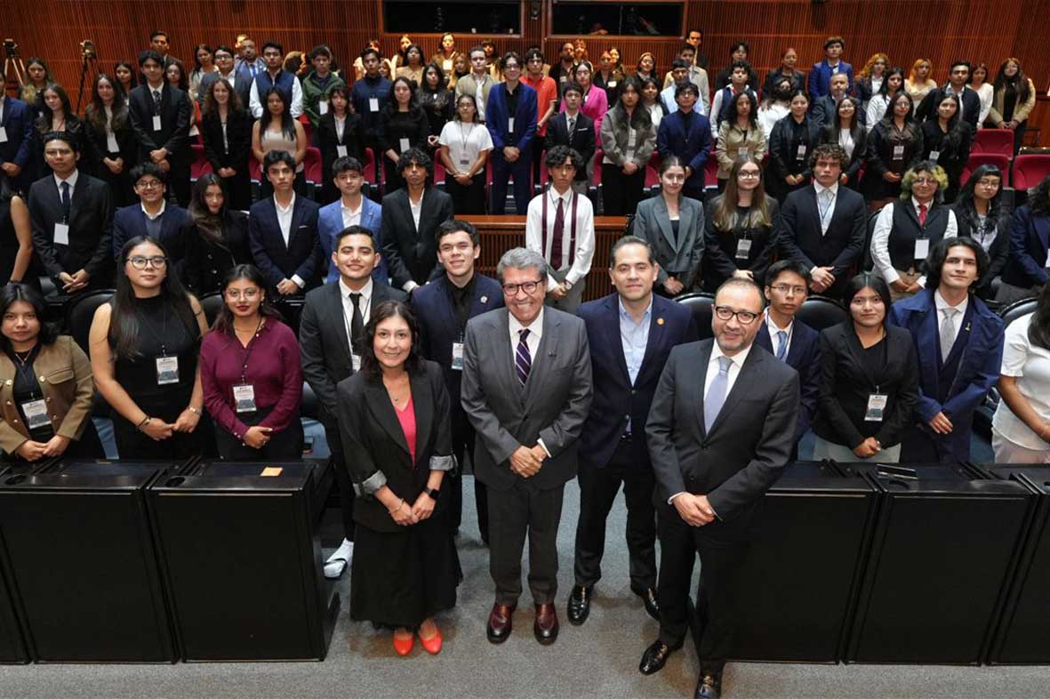 Monreal pide a jóvenes debatir con argumentos y renovar liderazgos