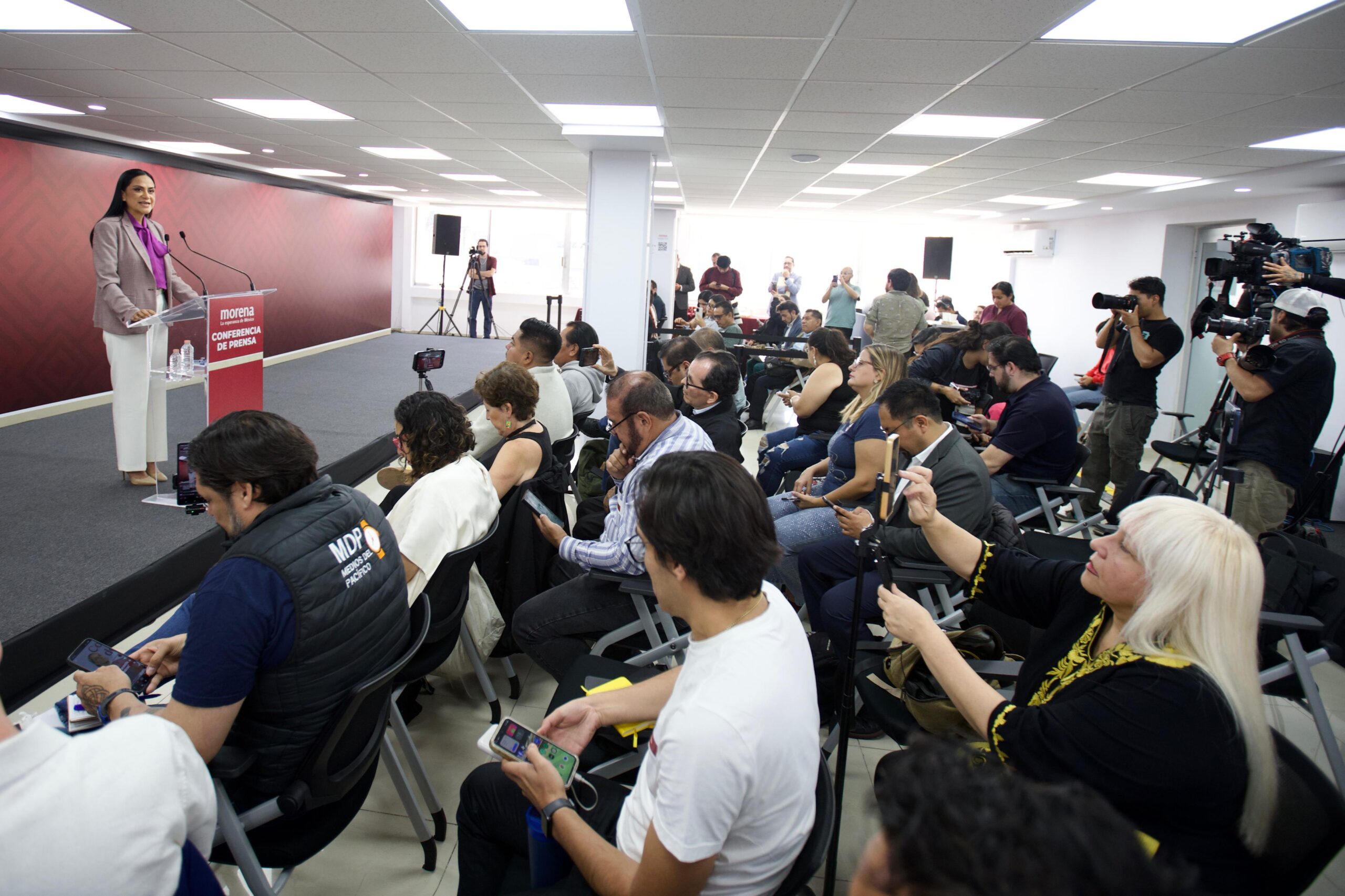 Montiel llama al diálogo ante tensión de Morena con el PT rumbo a 2027.
