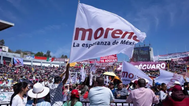 Presidenta destaca cohesión en Morena y fija principios para coordinadores.