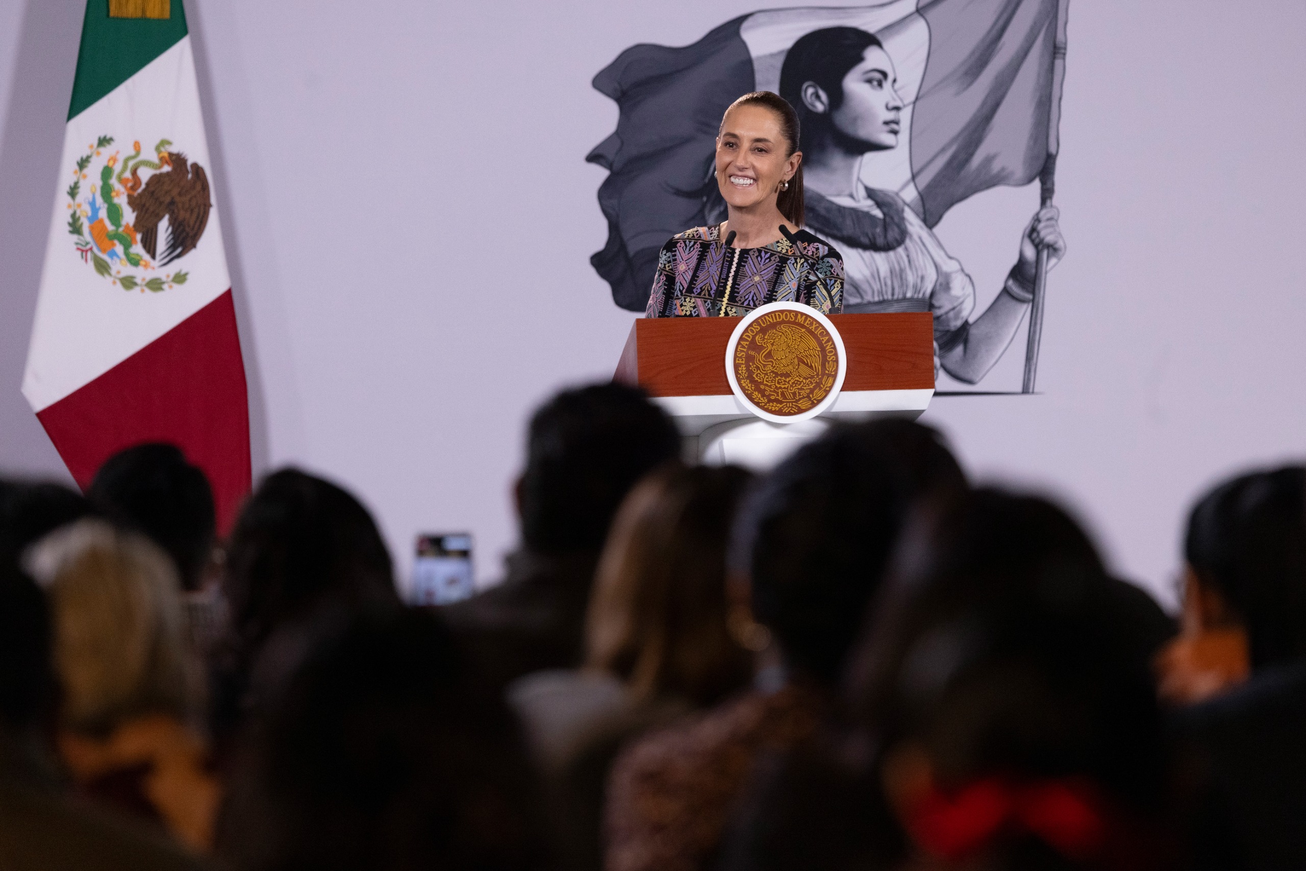 Presidenta destaca matrícula, docentes y menor brecha educativa en PISA