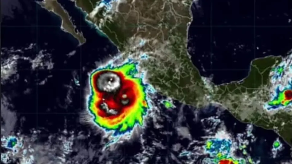 Polo enfila a BCS: tocaría tierra el lunes aún como huracán mayor