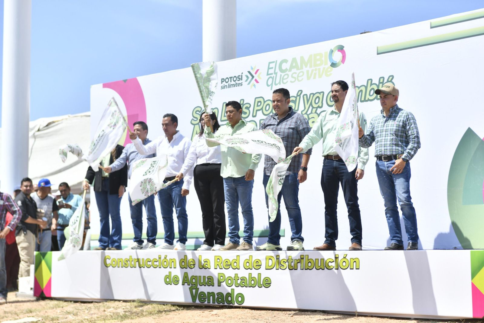 Invierten en alumbrado y red de agua para beneficiar a 3 mil venadenses.