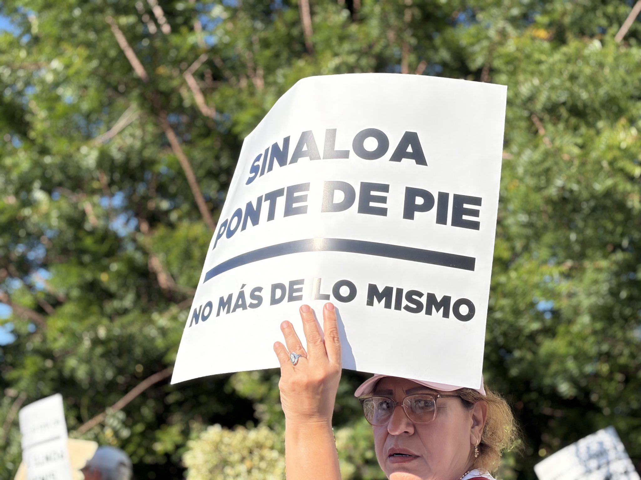 Miles marchan en Culiacán para exigir paz tras dos años de violencia