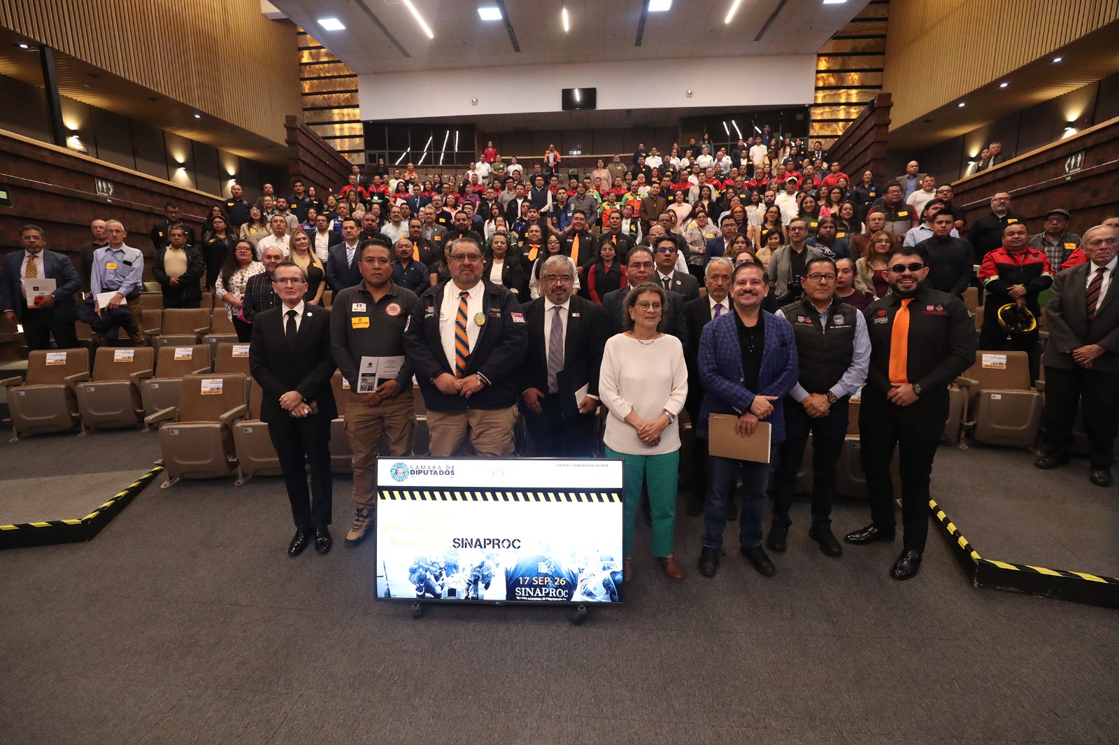 Diputados plantean dar certeza laboral a bomberos y renovar normas.