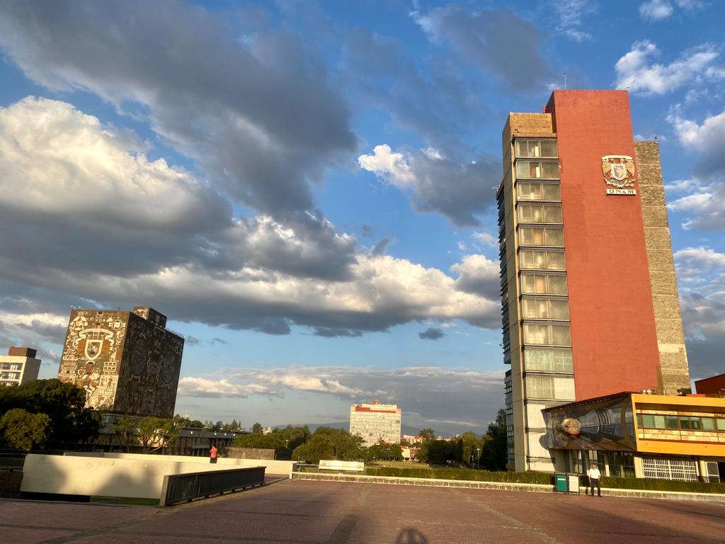 Presidenta plantea austeridad administrativa para abrir más lugares en la UNAM