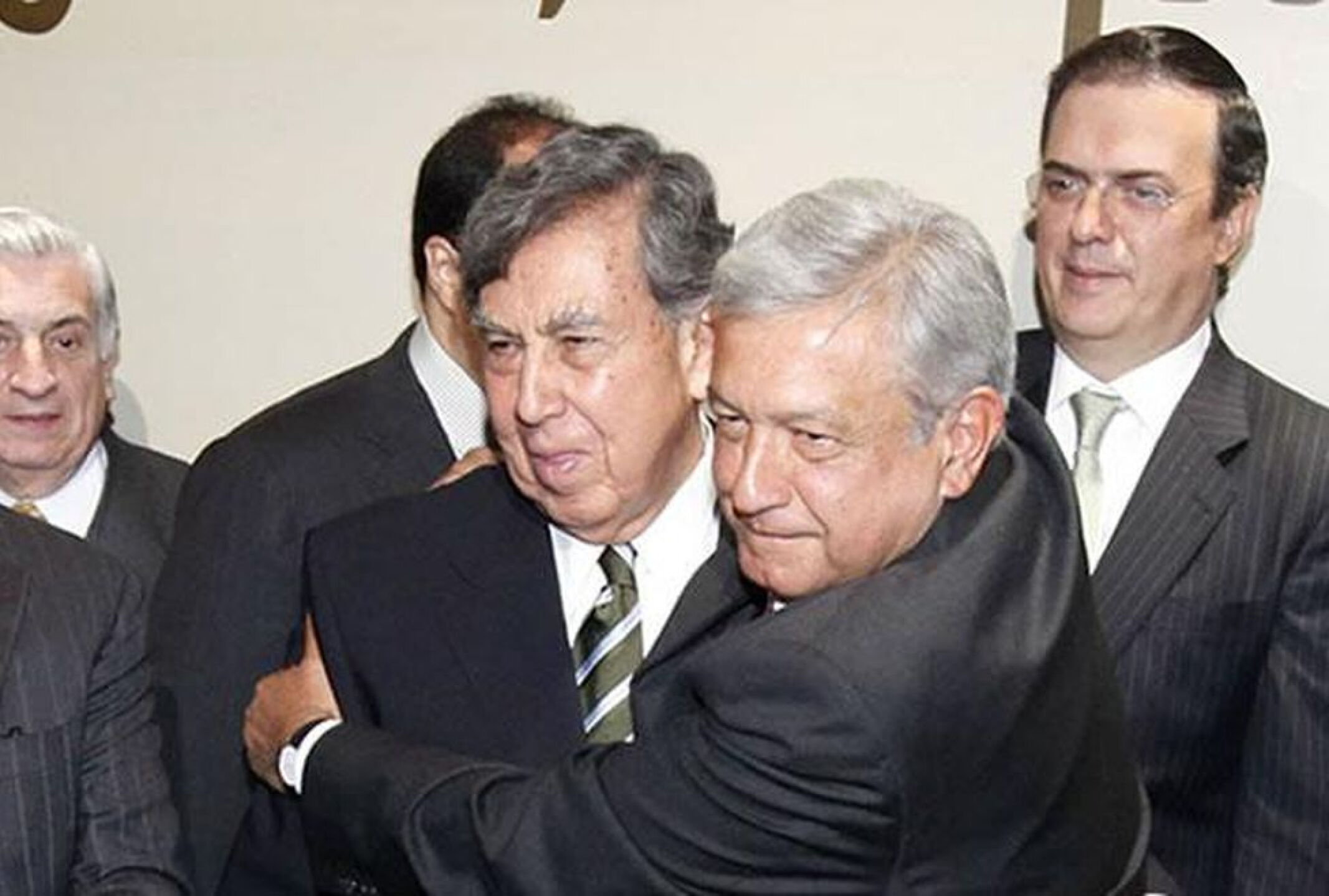 AMLO reconoce el gran legado de Cárdenas tras su muerte a los 92 años.