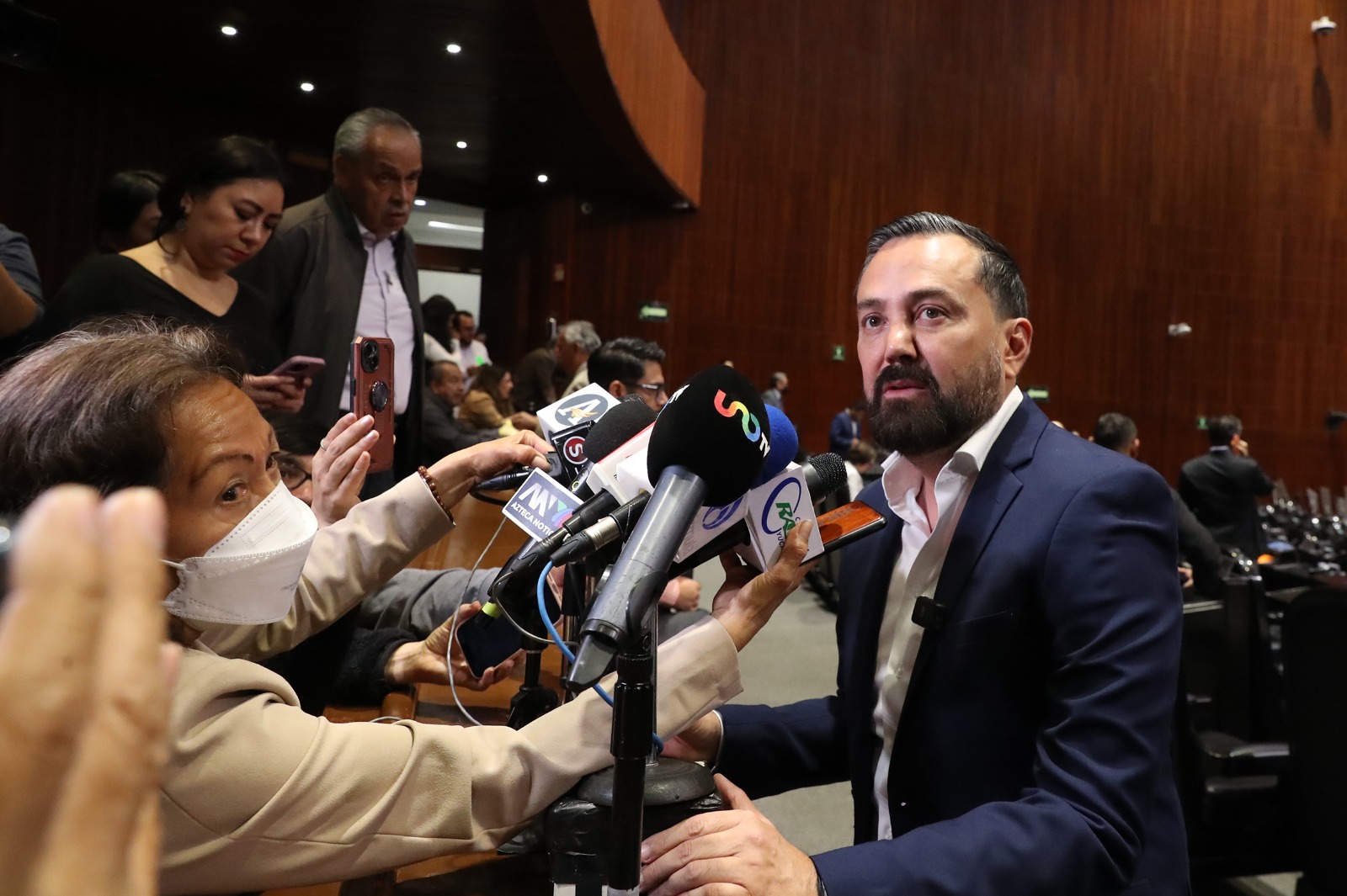 Morena pide sancionar a priista y plantea exámenes para diputados.