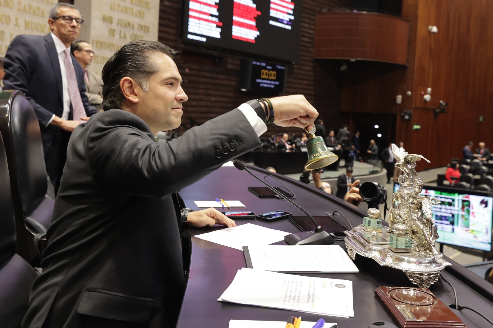 Bolaños-Cacho ordena investigar altercado entre legisladores del PRI y MC