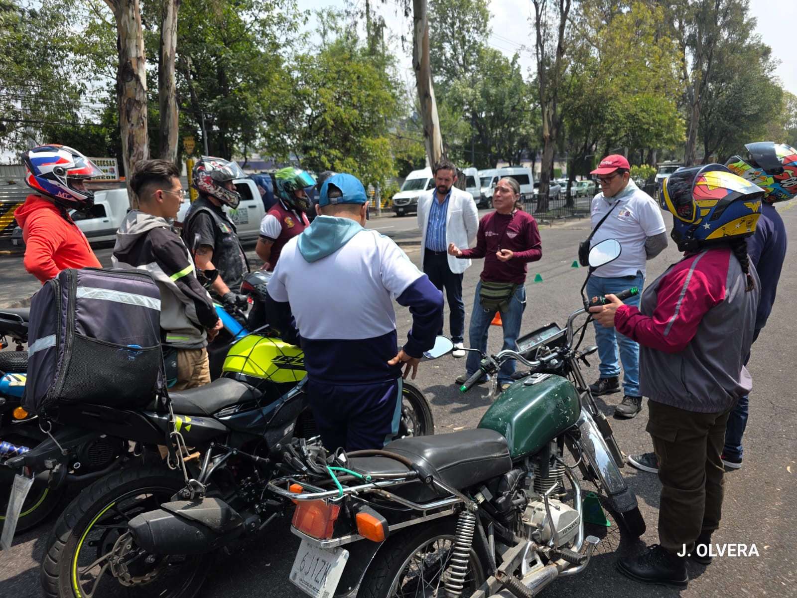 Impulsa atención psicológica, seguridad vial y apoyos a familias vulnerables.