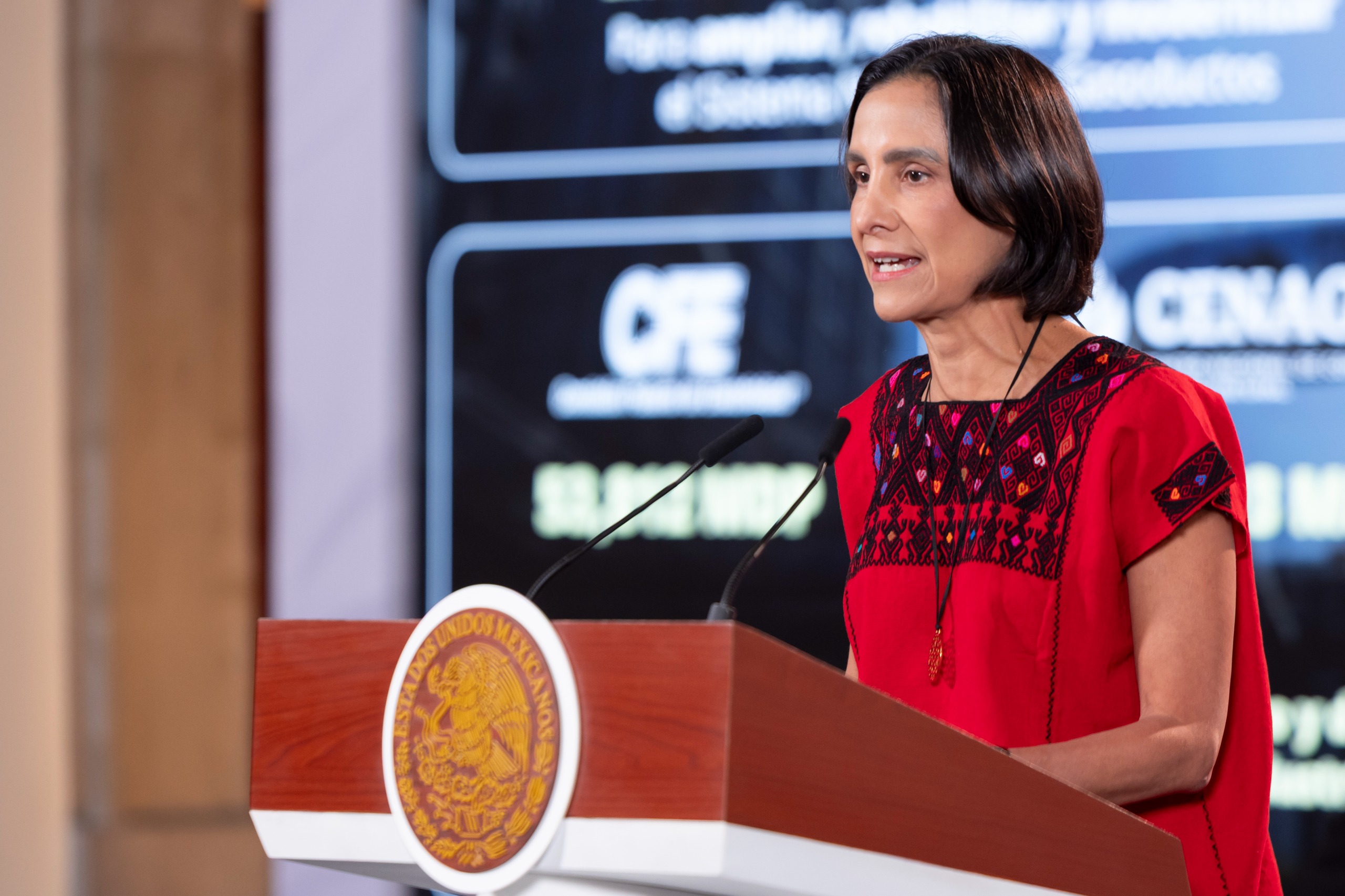 Gobierno eleva control eléctrico estatal y acelera inversiones de CFE.