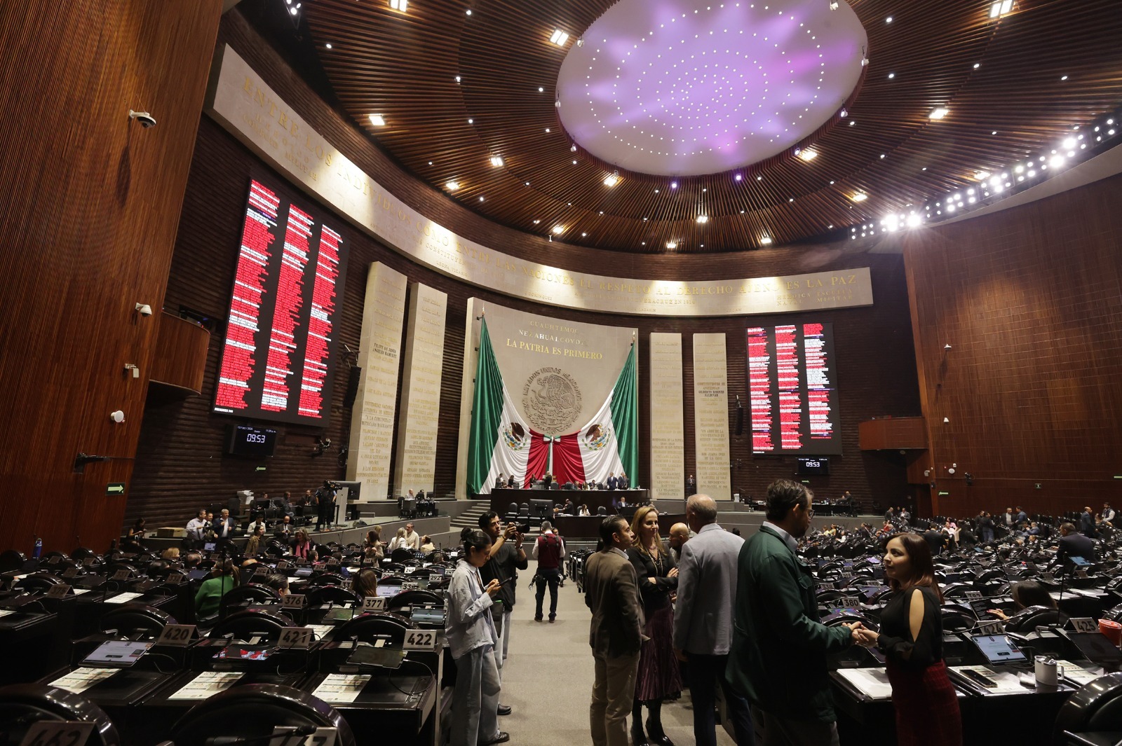 Diputados avalan nuevas cuotas para turistas, permisos y concesiones.