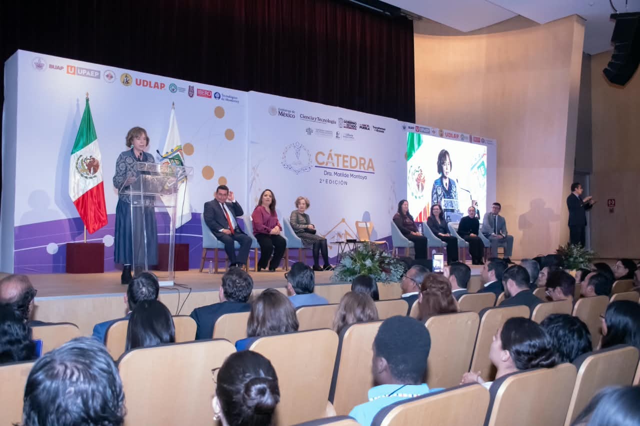 Rosaura Ruiz pide más oportunidades para niñas y jóvenes en ciencia básica.