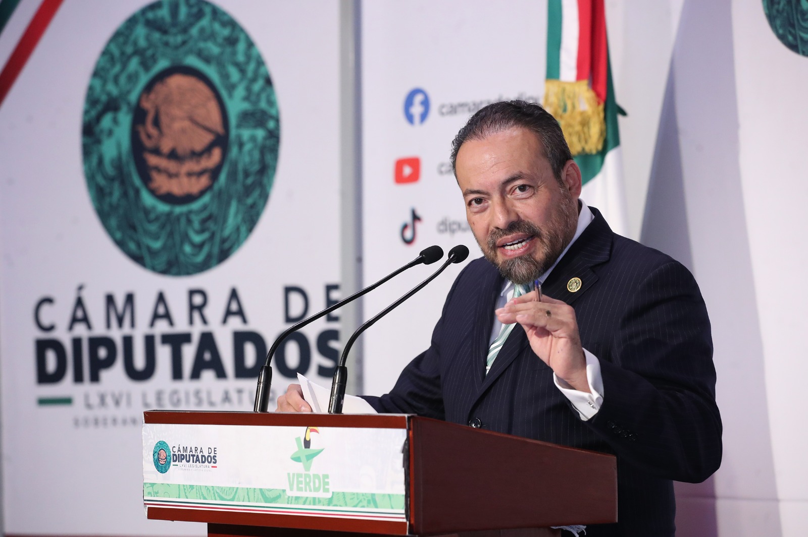 Proponen frenar algoritmos adictivos y proteger datos de menores en México