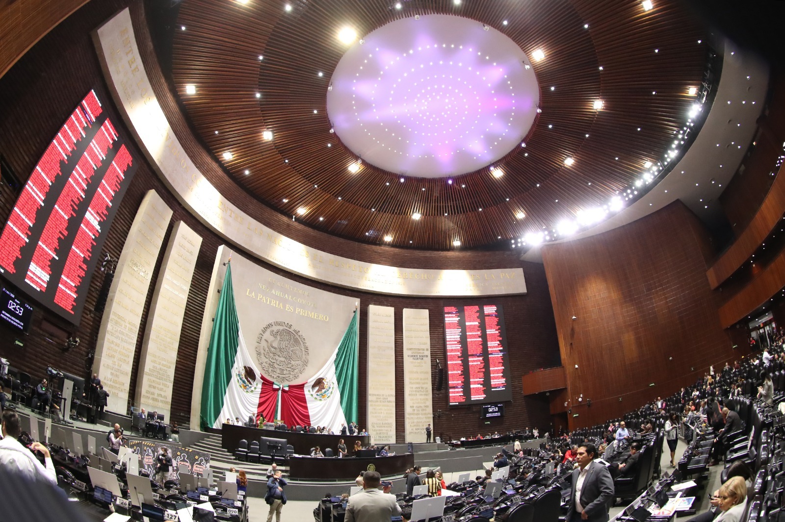 Diputados avalan reforma penal entre acusaciones de censura a memes