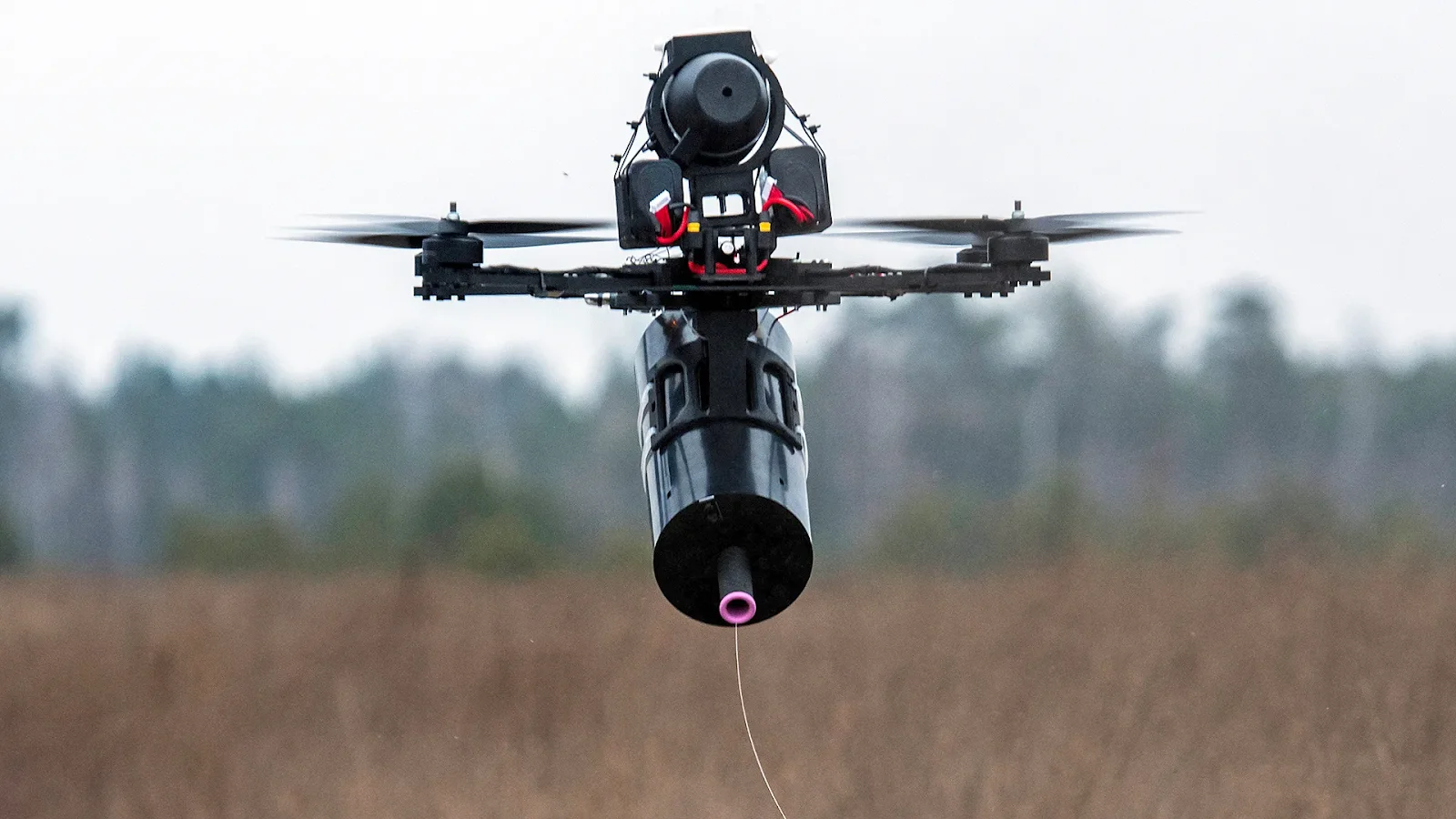 Trevilla advierte riesgo de ataques con drones contra militares y autoridades.