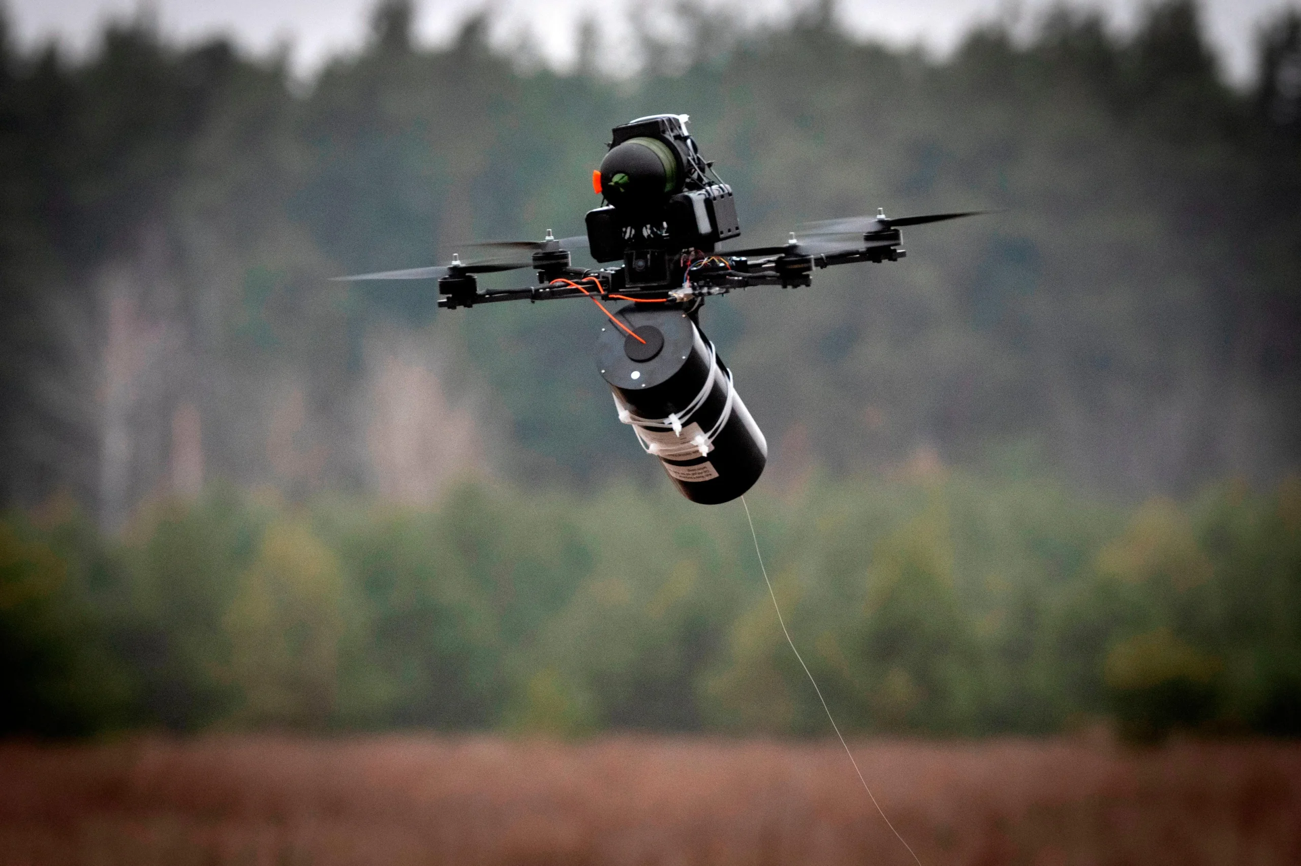 Trevilla advierte riesgo de ataques con drones contra militares y autoridades.