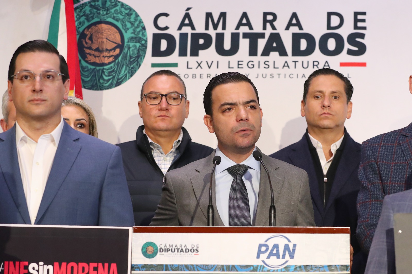 PAN exige remover funcionarios y revisar contratos bajo sospecha en INE.