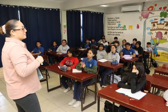 Alfonso Cepeda exige reforzar seguridad escolar en México tras ataques mortales. Reportan 143 incidentes con armas de fuego en planteles desde el 2000.