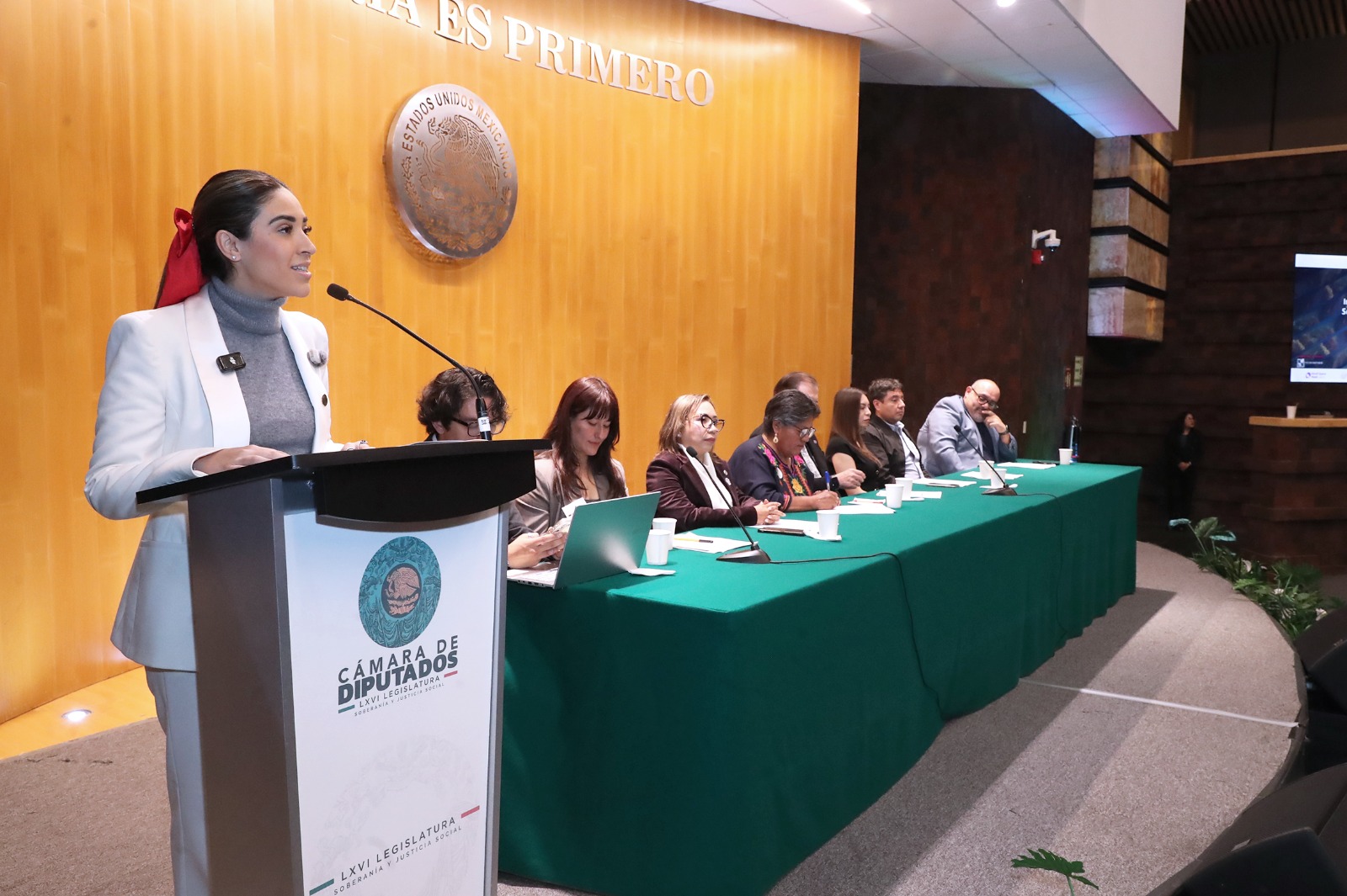 Morena llama a impulsar talento mexicano ante la revolución espacial.