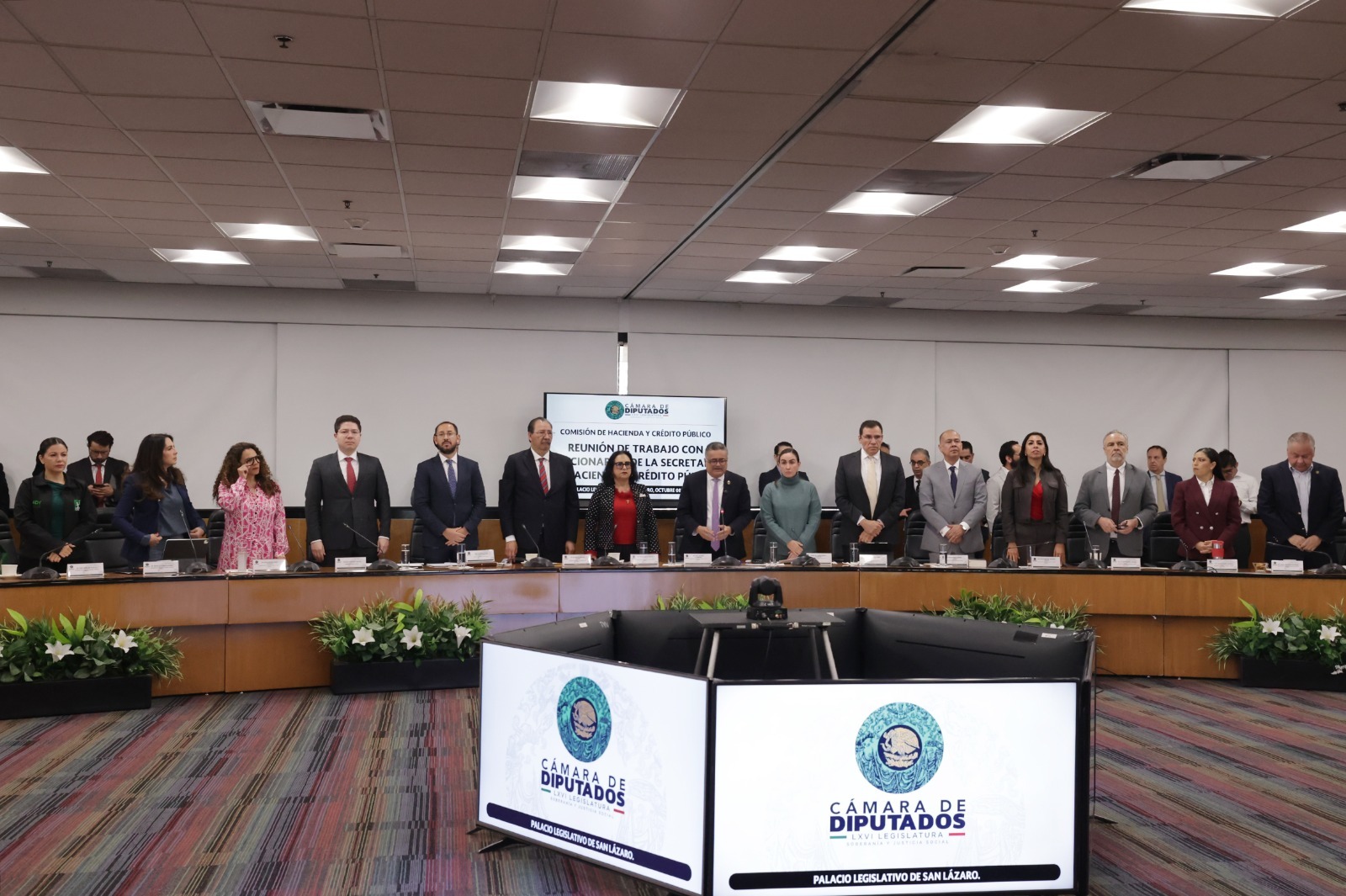 SHCP prevé mayor recaudación, facilidades fiscales y menos deuda en 2027.