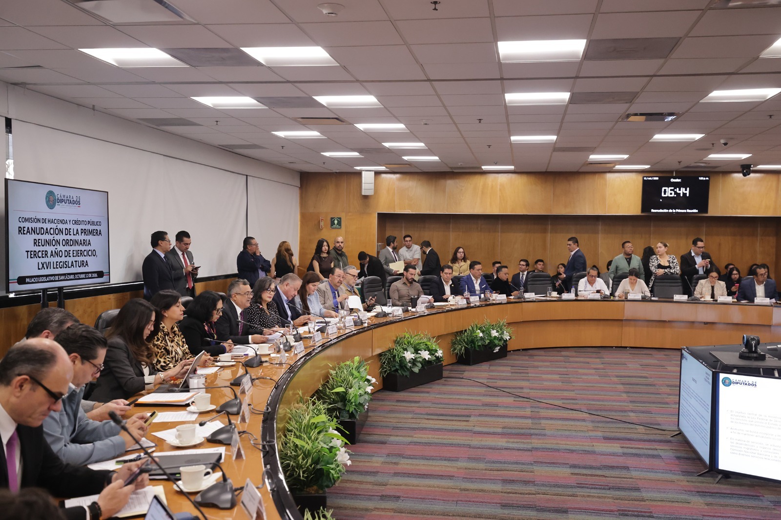 Hacienda avala nuevos cobros; PAN alerta por alzas en salud y turismo.