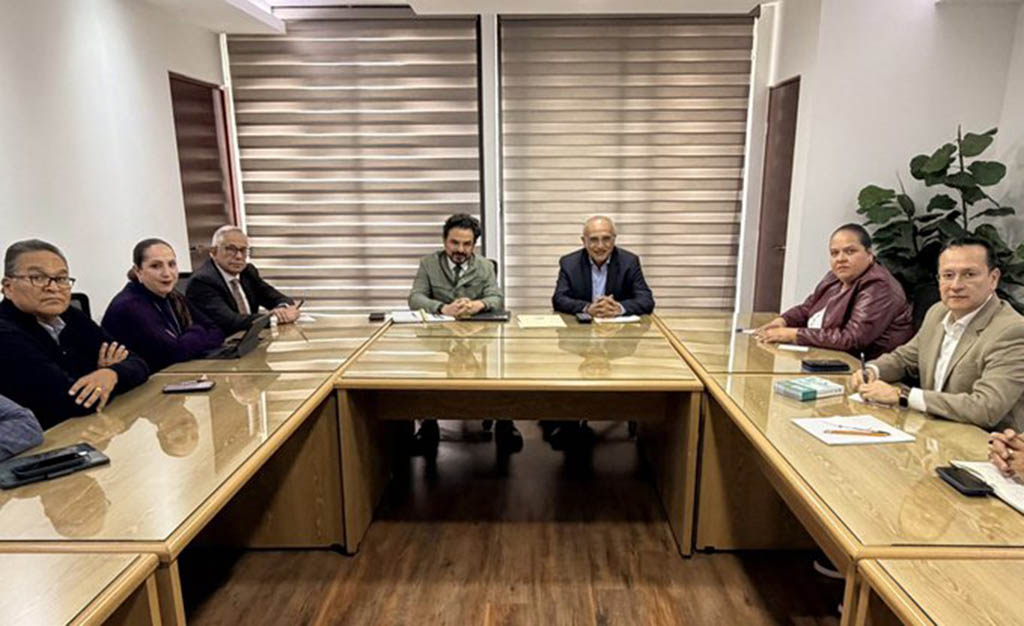 IMSS y sindicato renegocian salarios sin convocar a los disidentes.