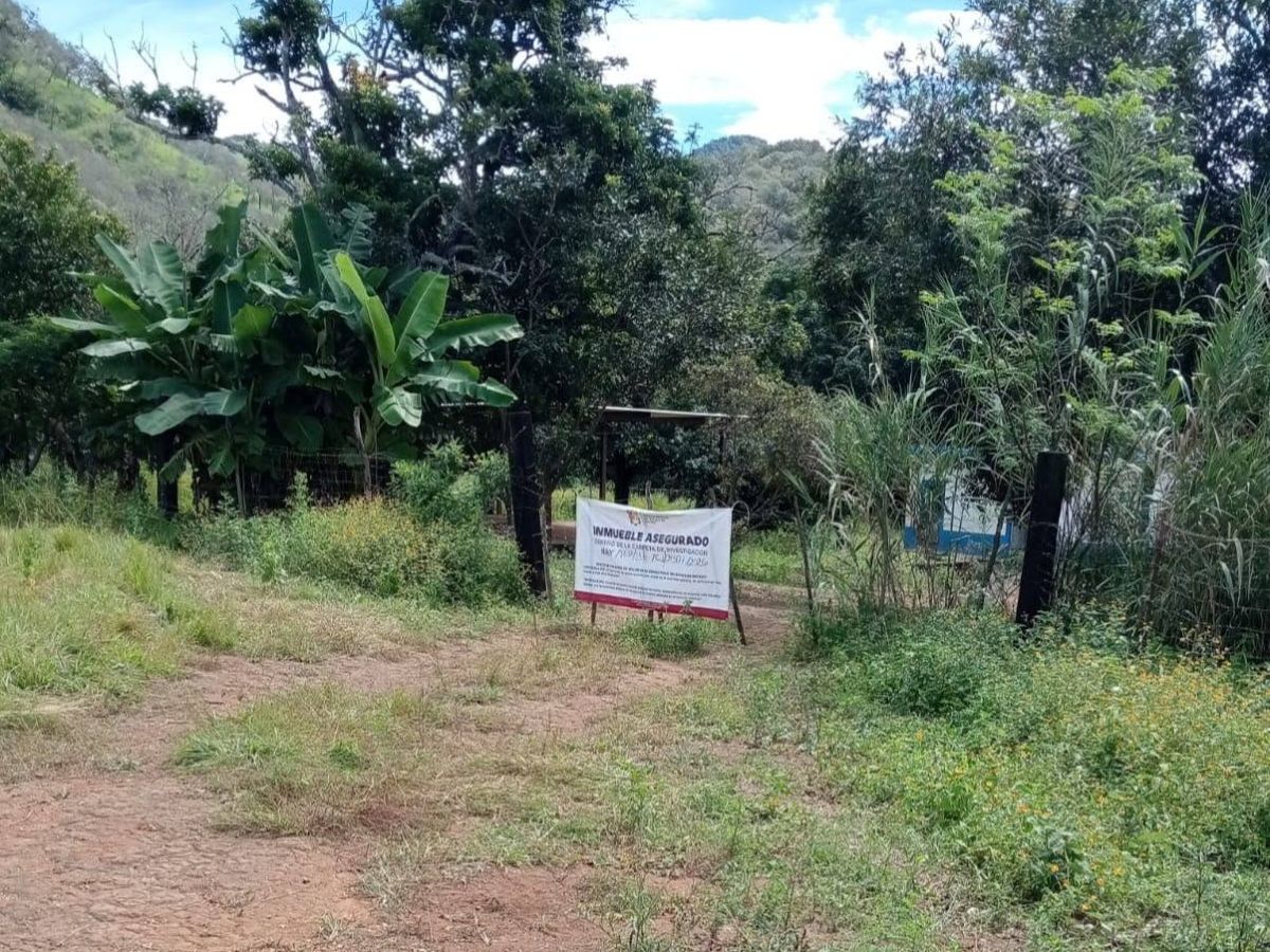 Fiscalía descubre 85 indicios de tortura y restos humanos en Xalisco.