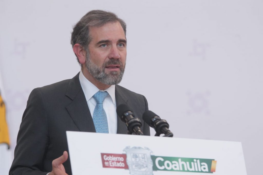 Córdova reta a Sheinbaum; crisis en INE deja 15 bajas tras Taddei.