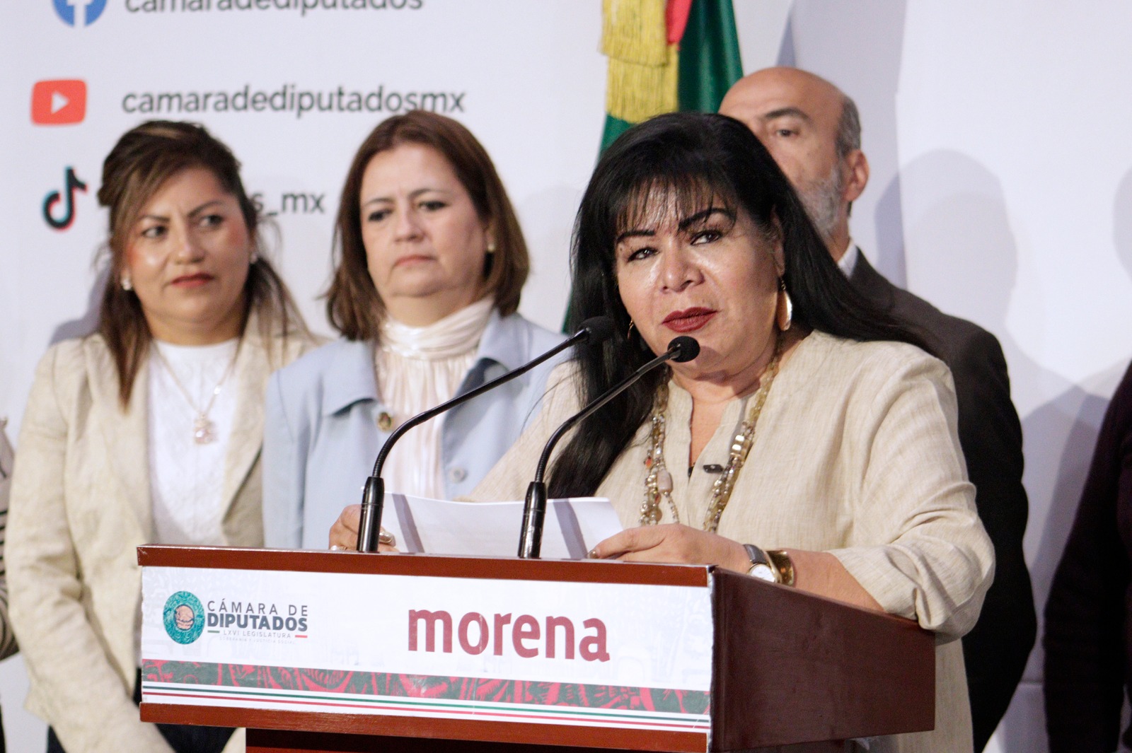 Morena plantea proteger a docentes ante agresiones y daños emocionales.