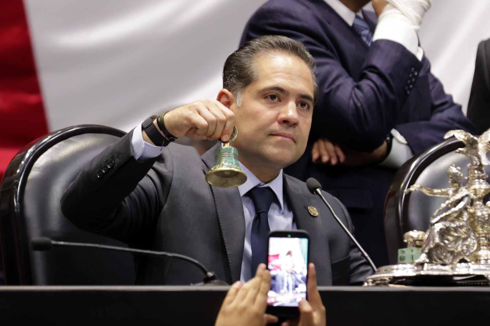 Diputados reconocen avances, pero ven rezagos en empleo y productividad.