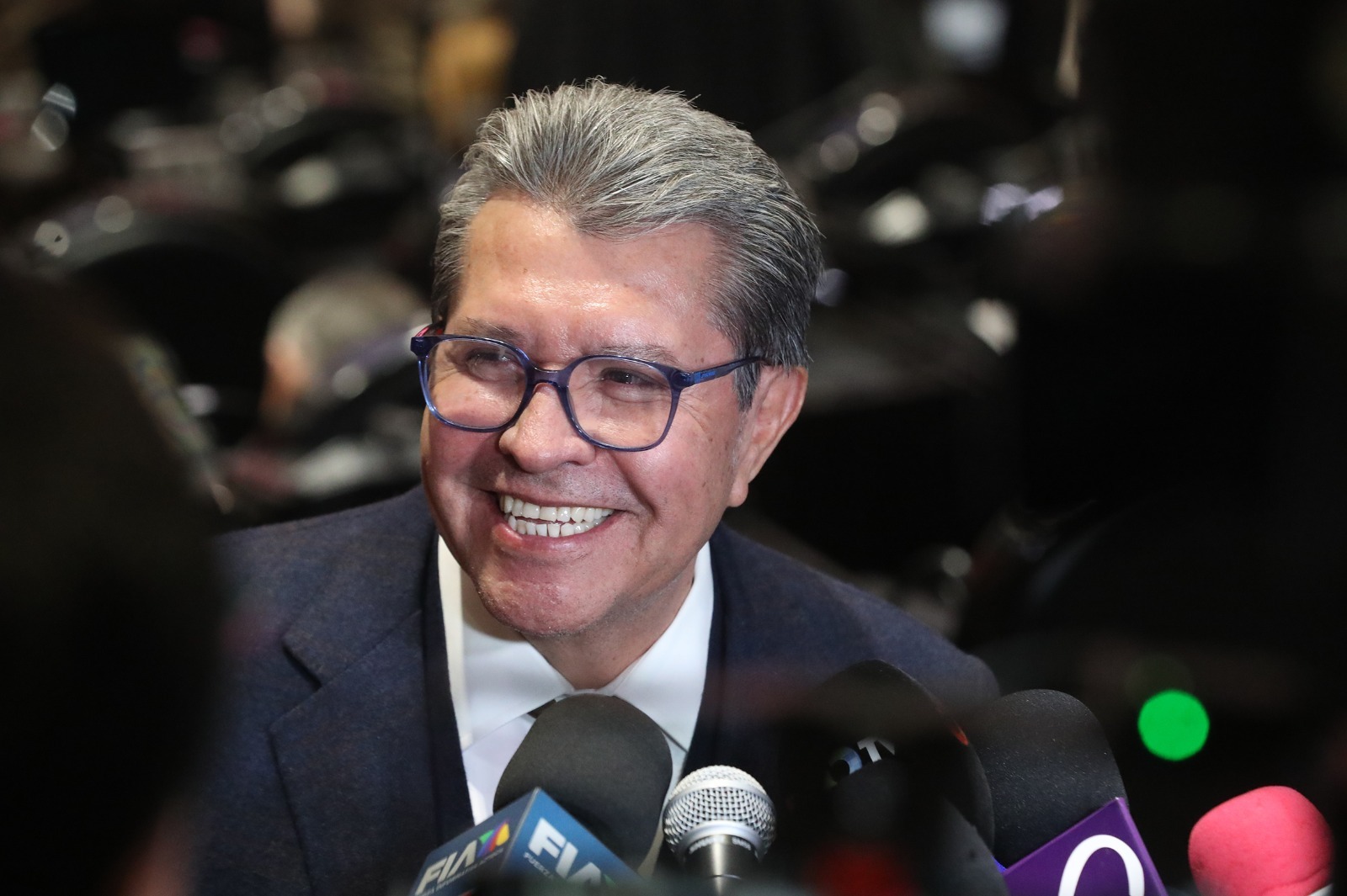 Monreal plantea alivio fiscal a empresas y exige debate sin insultos.