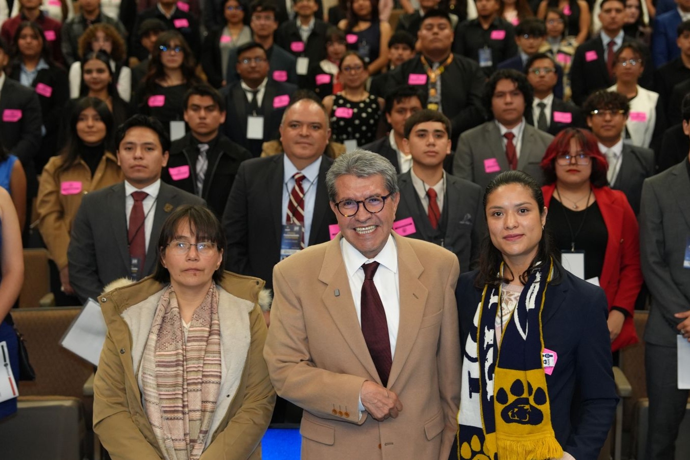 Monreal pide relevo generacional y nuevos liderazgos para México en 2027