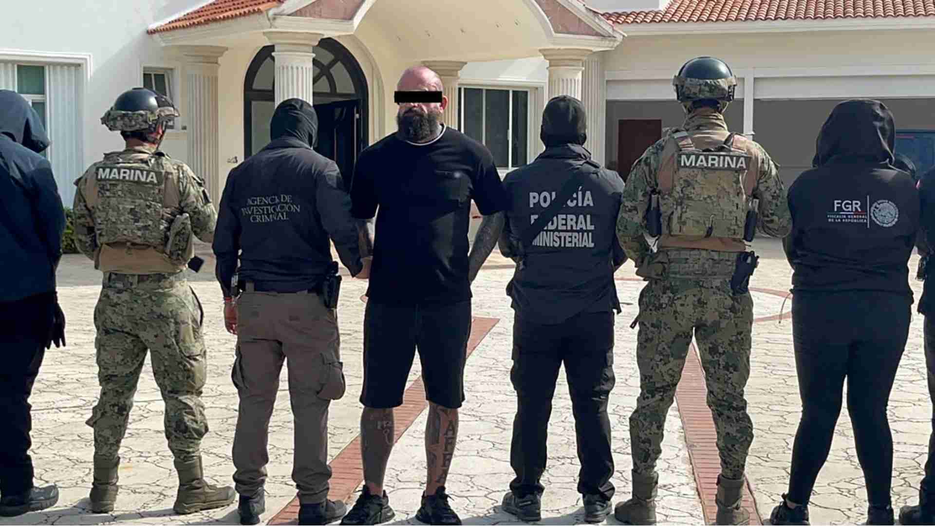 Detienen a Robert Skojo en Cancún; aseguran armas, droga y vehículos.