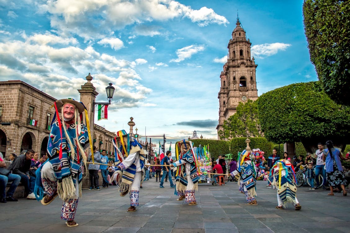 México rompe récord de visitantes y fortalece sus ingresos por turismo.