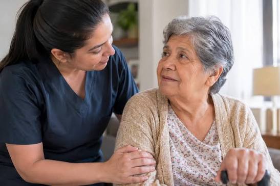 Proponen diagnósticos y terapias gratis para personas adultas mayores.