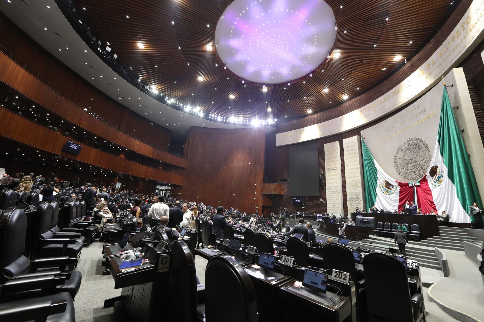 Oposición acusa deuda excesiva; Morena defiende mayor recaudación.