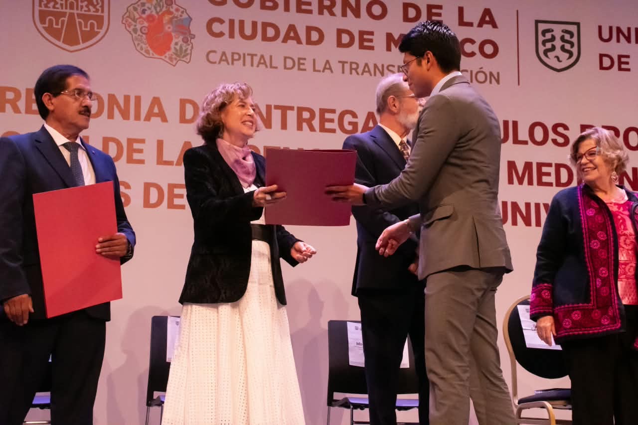 Gobierno federal prepara escuela de Medicina en Ecatepec y Puebla.