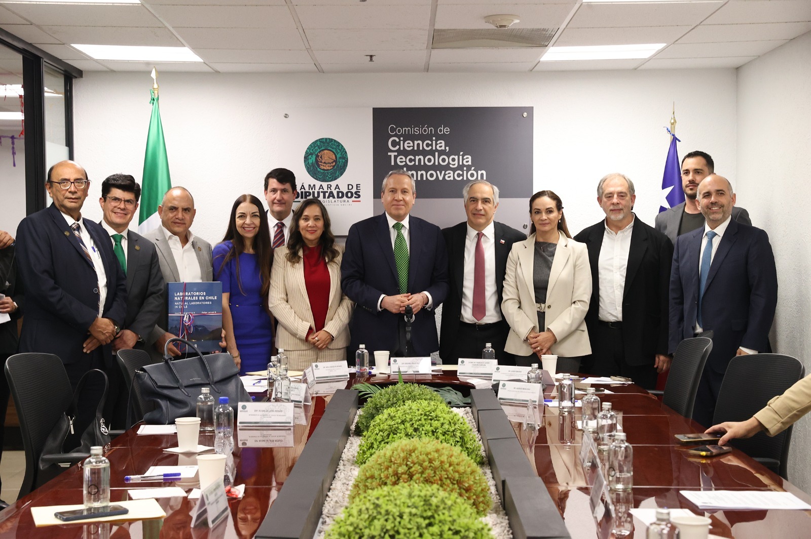 México y Chile buscan alianzas para regular la IA e impulsar ciencia.