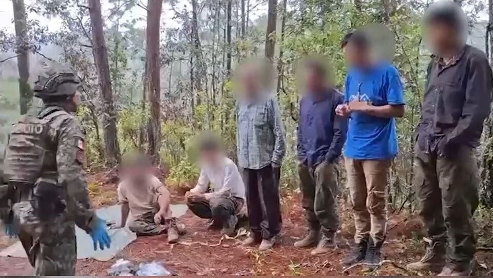 Tras 22 días de cautiverio, rescatan a seis; falta un campesino más.